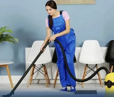 عاملات نظافة منزلية